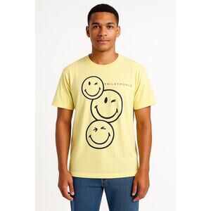 SmileyWorld Triple Smiley Tee – Size Large